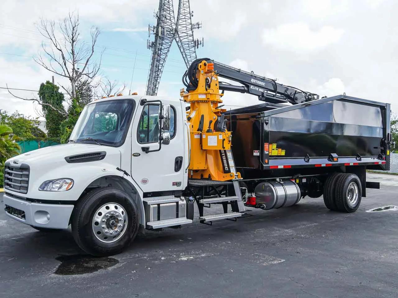2025 Freightliner M2 106 — photo 3