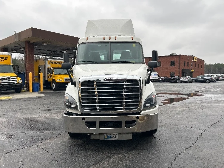 2019 Freightliner Cascadia in Duluth, GA — photo 2