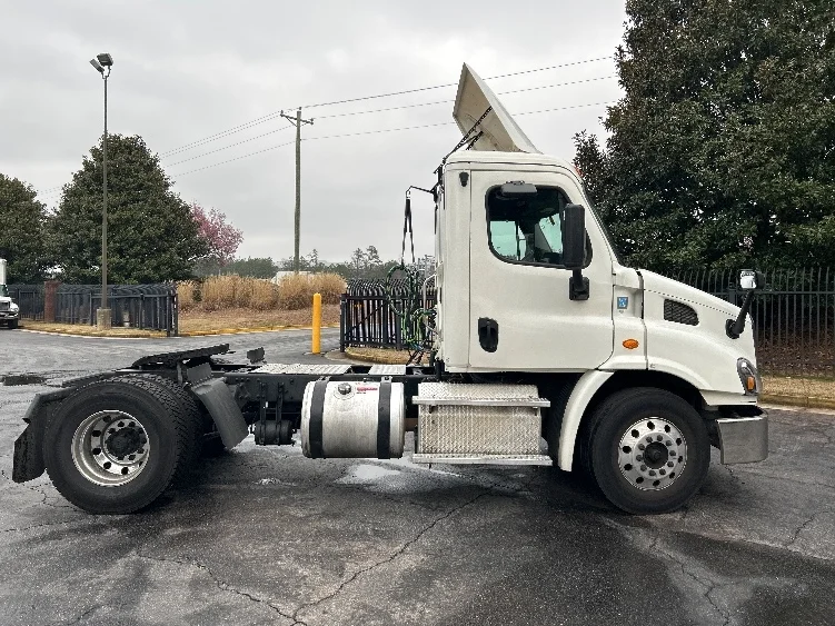 2019 Freightliner Cascadia in Duluth, GA — photo 8