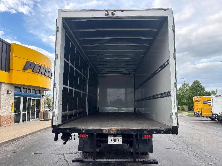 2021 Freightliner eM2 in Chicago (Melrose Park), IL — photo 8