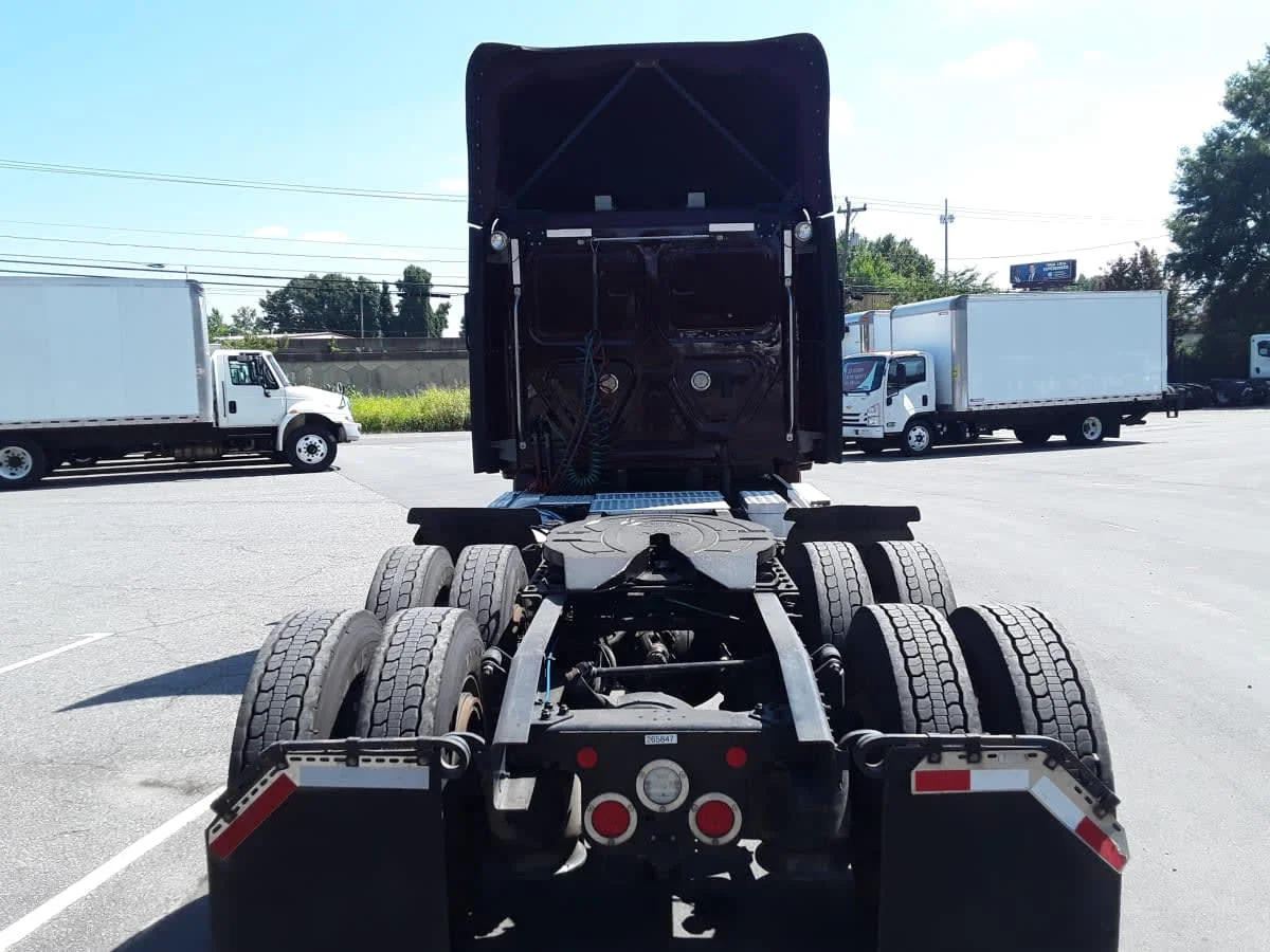 2021 Freightliner Cascadia in Charlotte, NC — photo 5