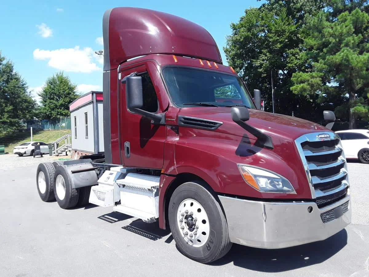 2021 Freightliner Cascadia in Charlotte, NC — photo 3