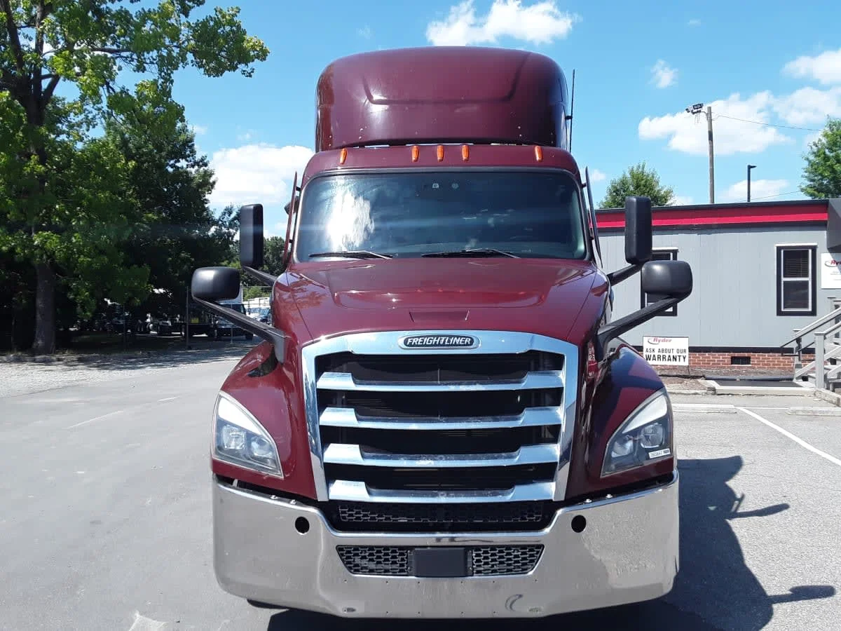 2021 Freightliner Cascadia in Charlotte, NC — photo 2