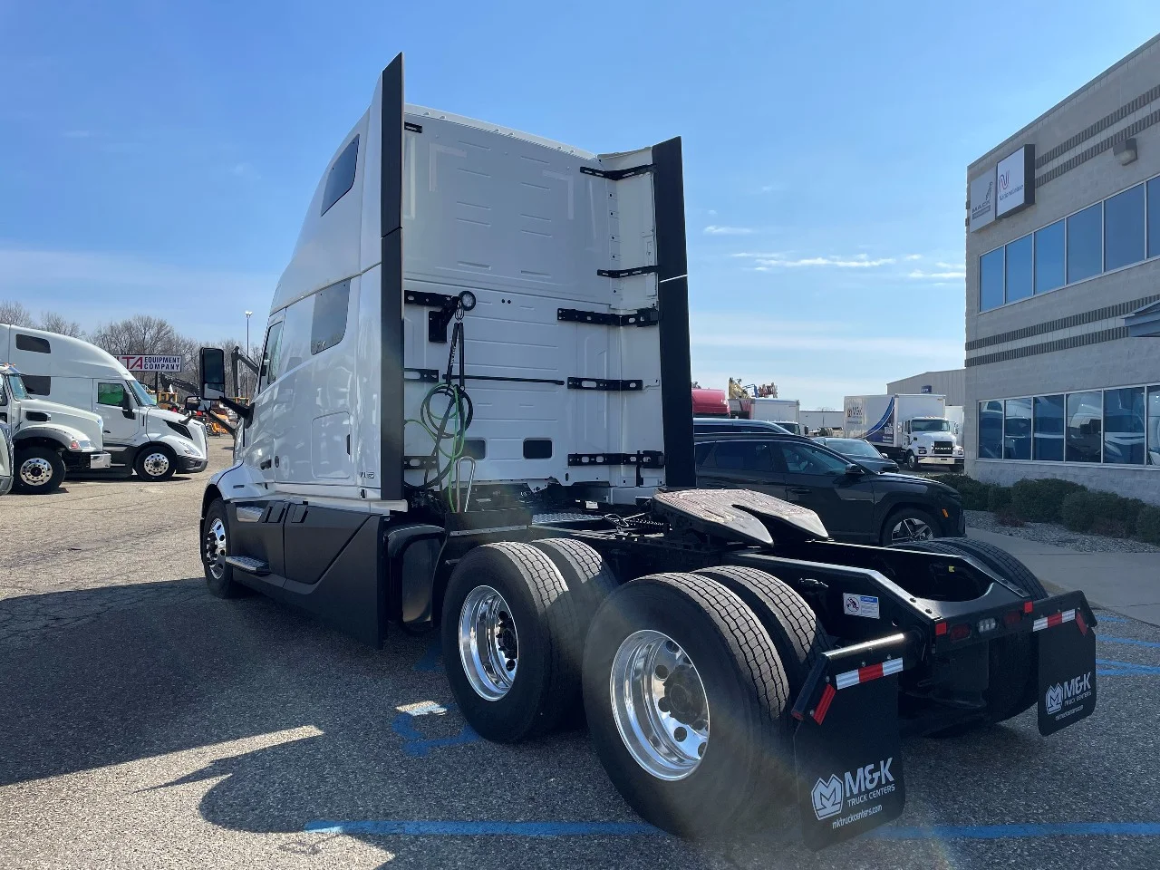 2026 Volvo VNL 860 in Byron Center, MI — photo 4