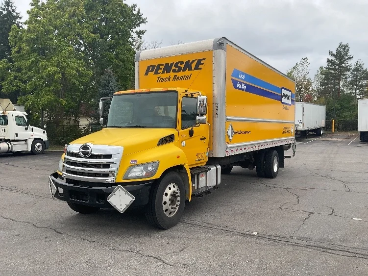 2020 Hino 338 - image 3