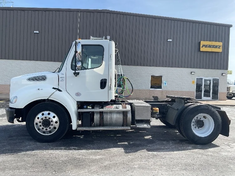 2017 Freightliner M2 112 - image 4