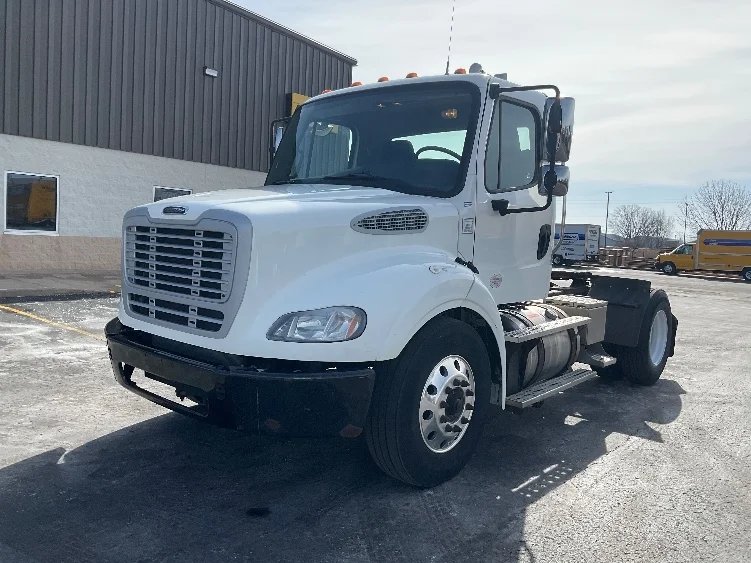 2017 Freightliner M2 112 - image 3