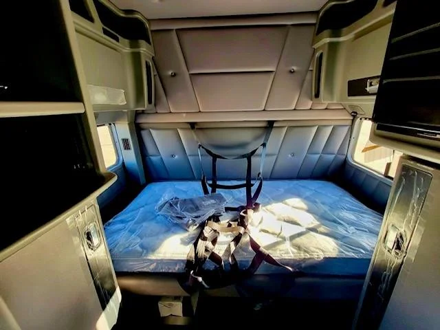 2022 Peterbilt 389 - image 25