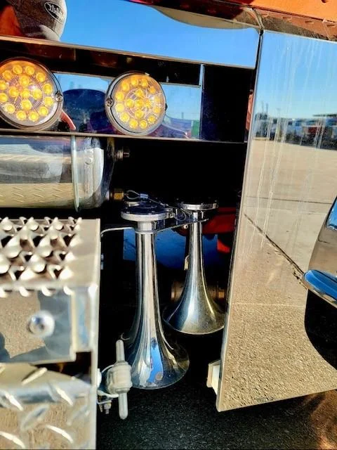 2022 Peterbilt 389 - image 17