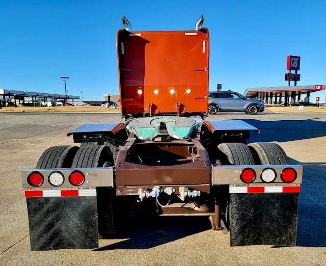 2022 Peterbilt 389 - image 14