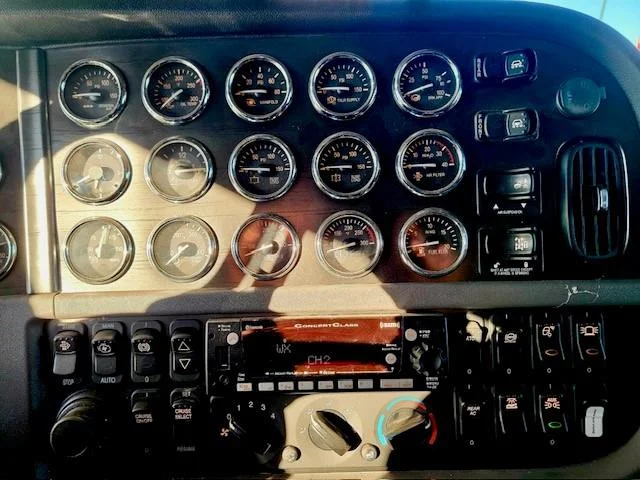 2022 Peterbilt 389 - image 24