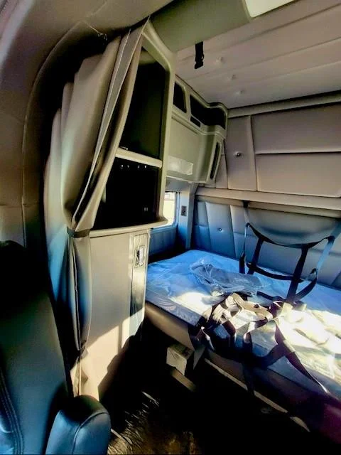 2022 Peterbilt 389 - image 27