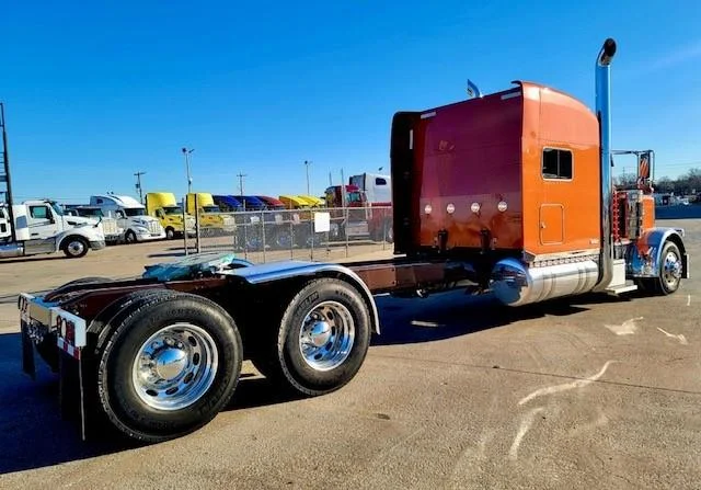 2022 Peterbilt 389 - image 6