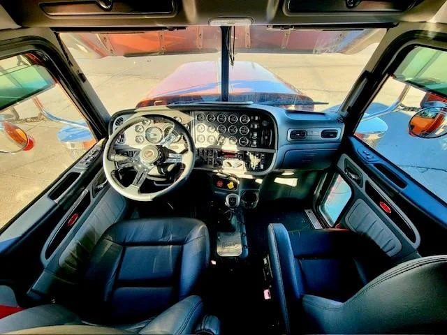2022 Peterbilt 389 - image 21