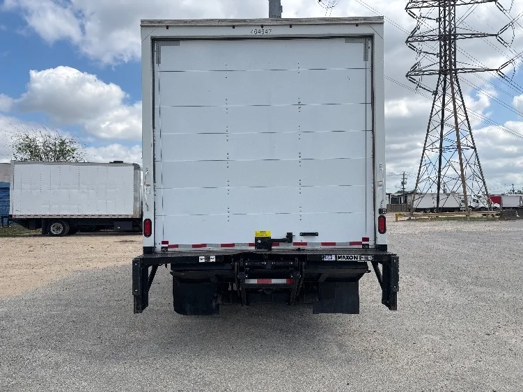 2022 Isuzu NRR - image 7