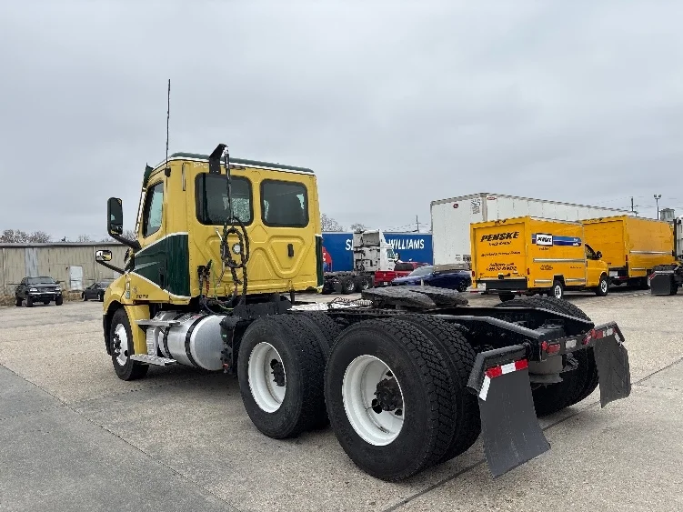 2021 Freightliner Cascadia in Hammond, LA — photo 5