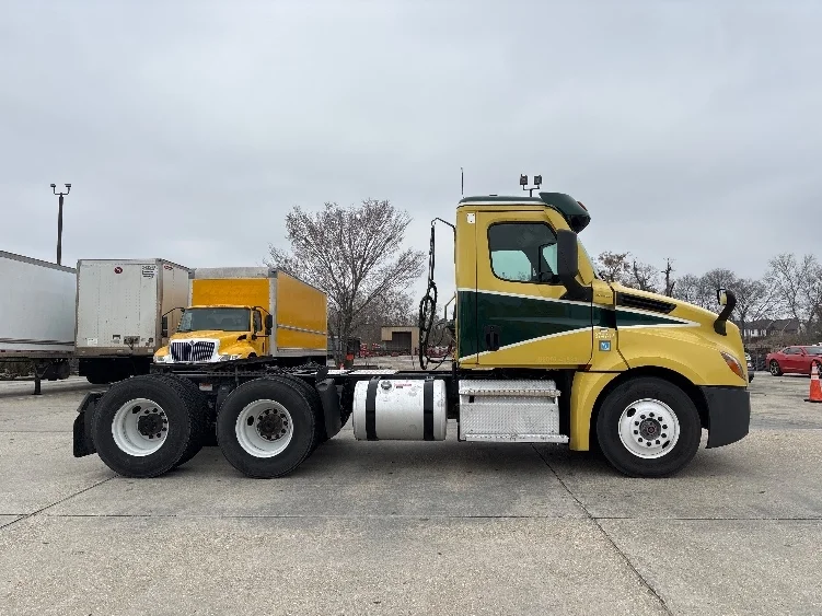 2021 Freightliner Cascadia in Hammond, LA — photo 8
