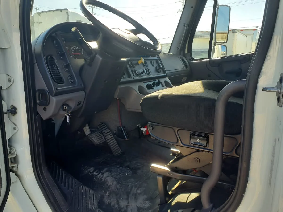 2019 Freightliner M2 106 - image 10
