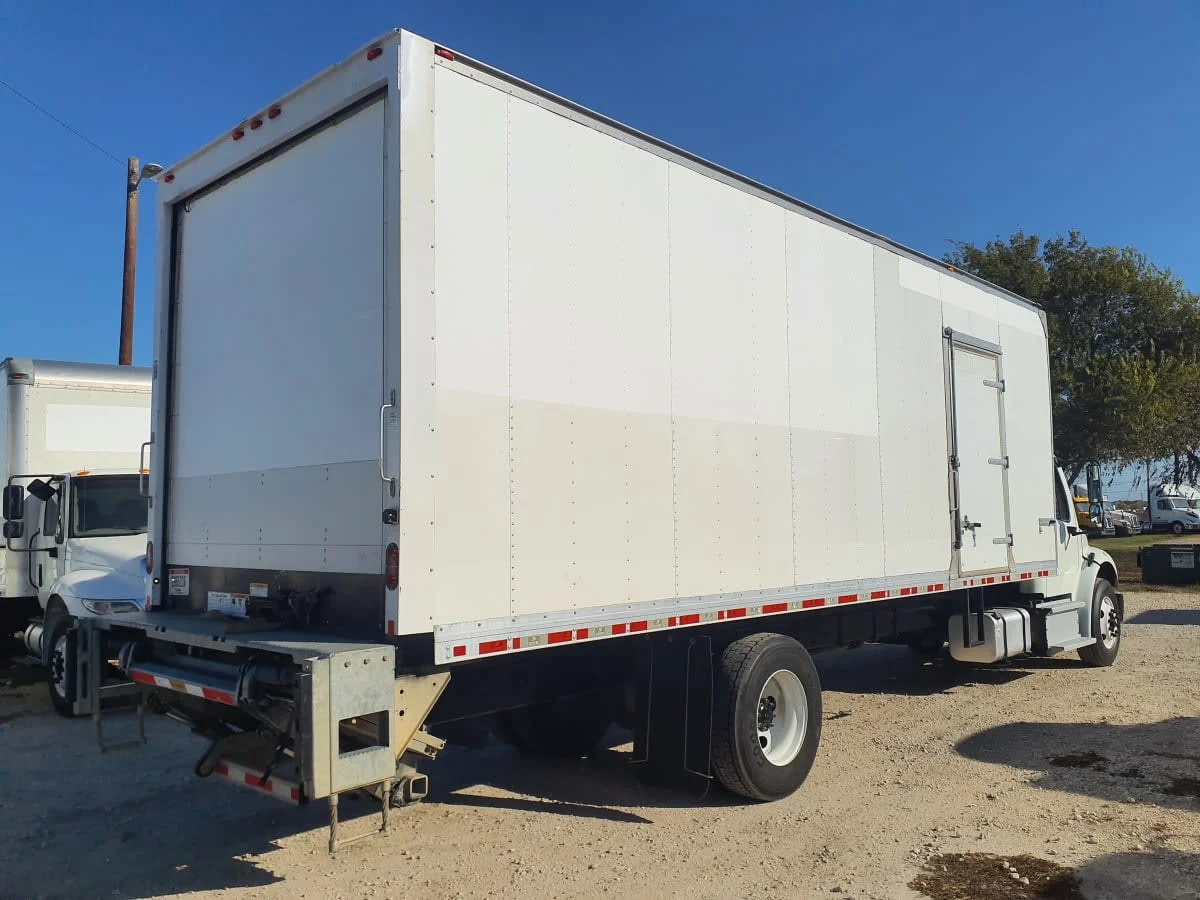 2019 Freightliner M2 106 - image 4