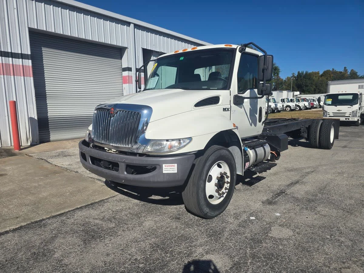 2020 International MV - image 3