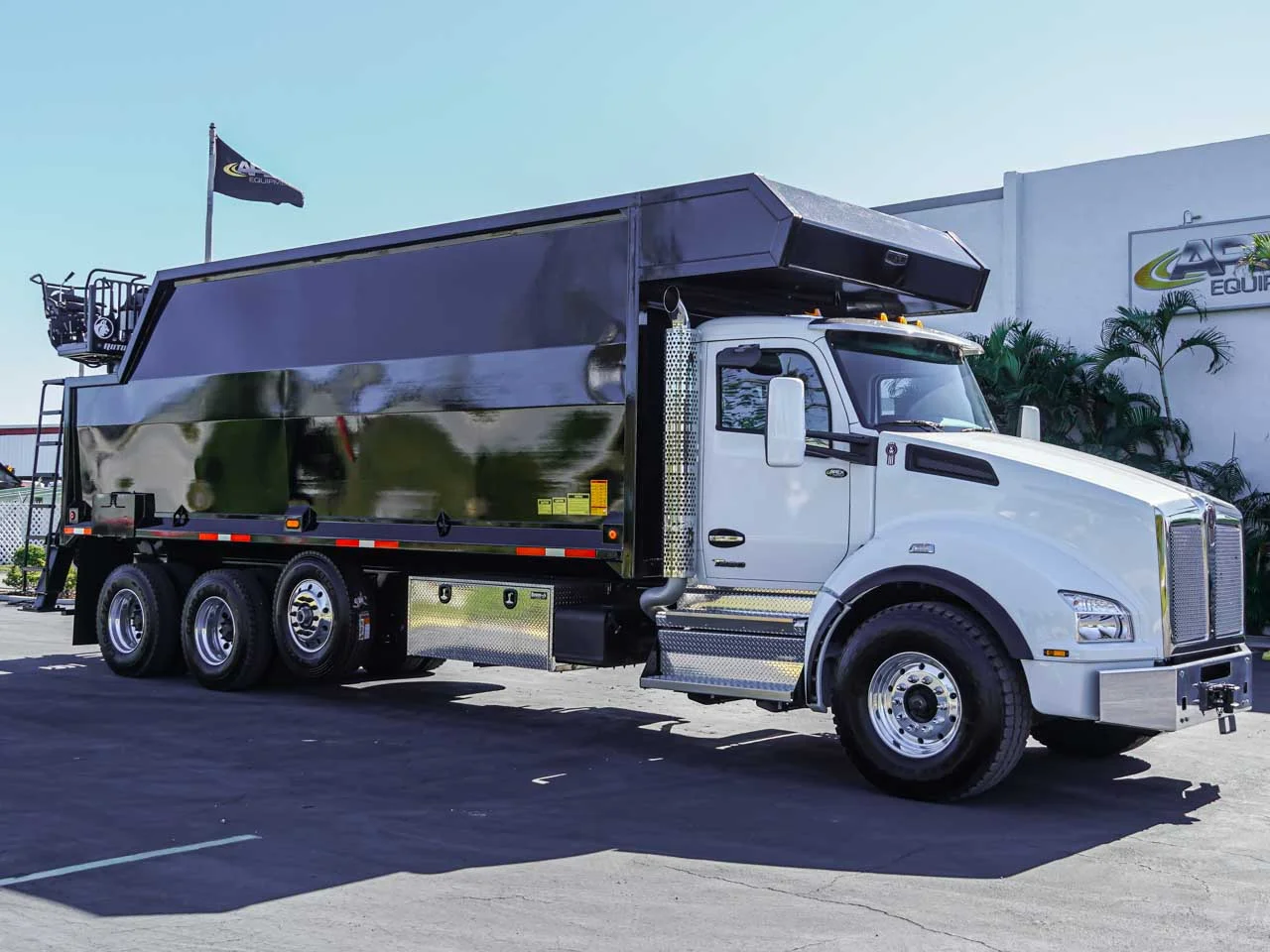2025 Kenworth T880
