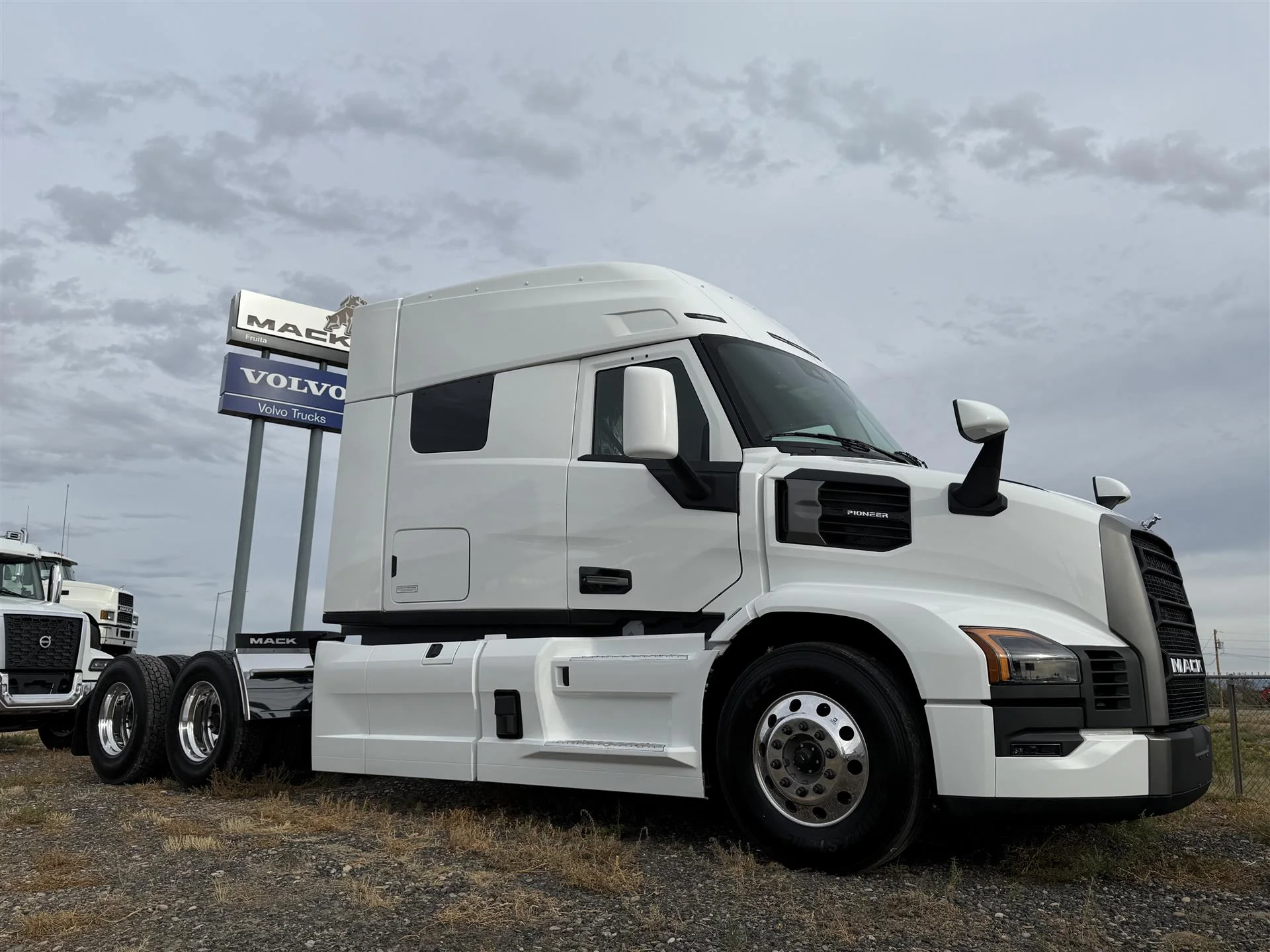 2026 Mack Pinnacle in Fruita, CO — photo 2