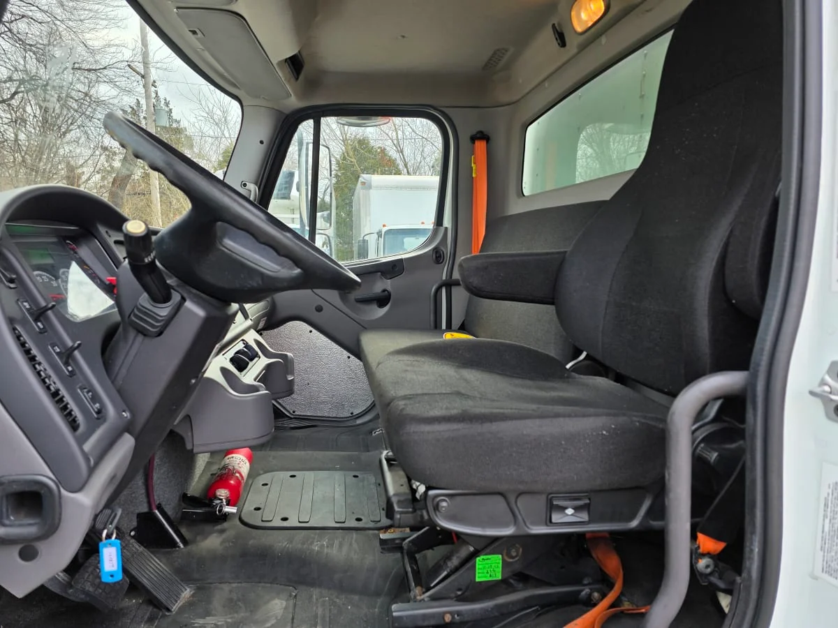 2016 Freightliner M2 106 - image 7