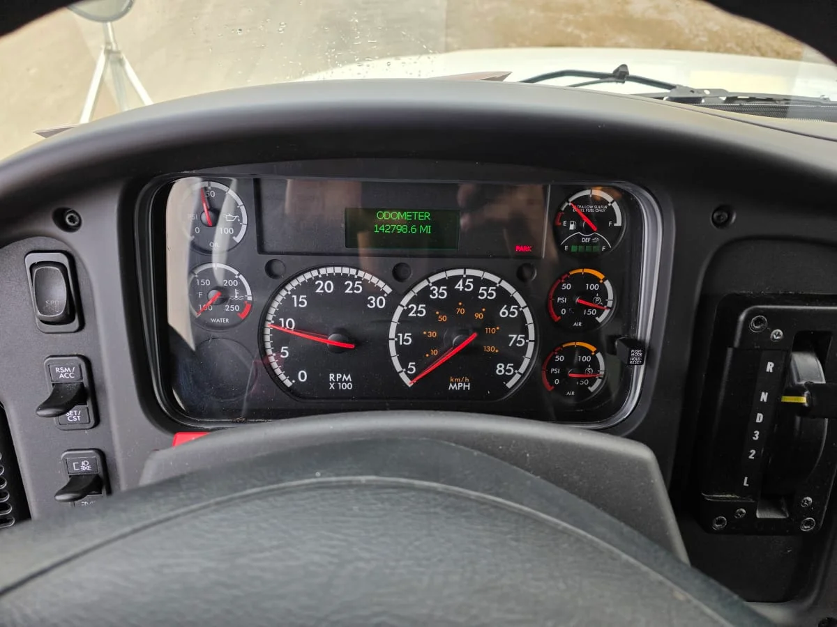 2016 Freightliner M2 106 - image 10