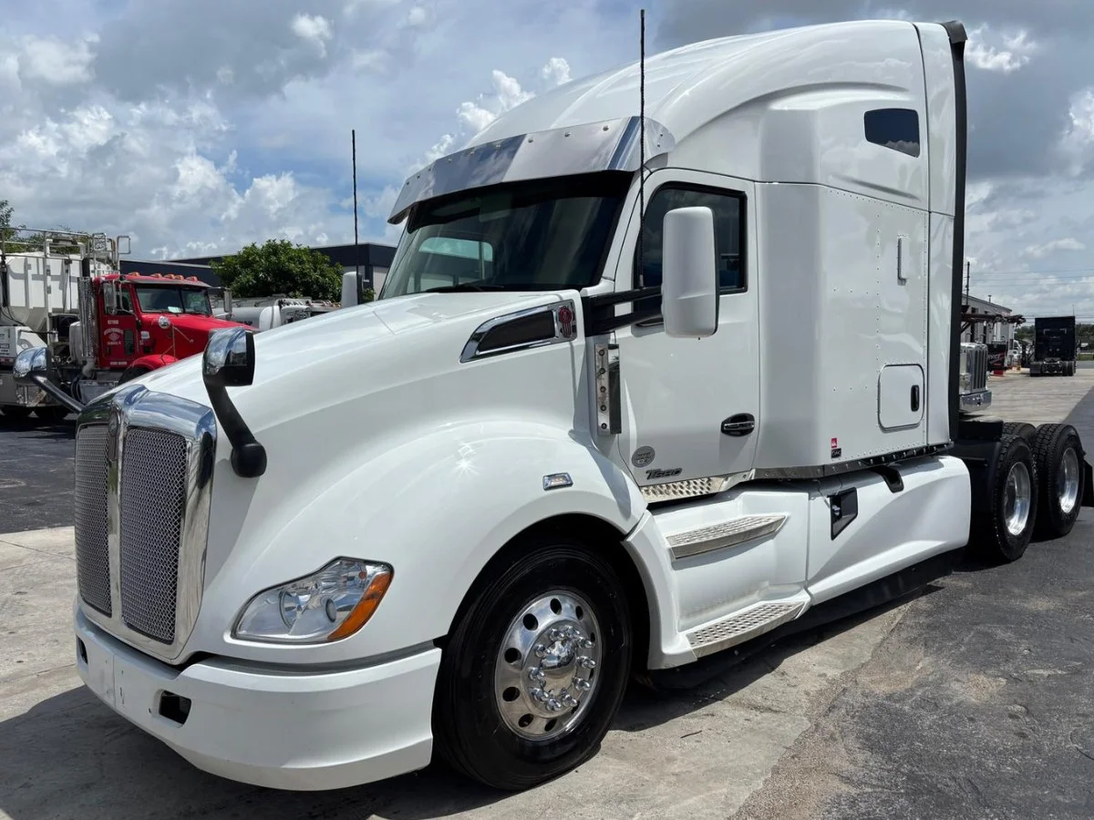 2022 Kenworth T680 in Doral, FL