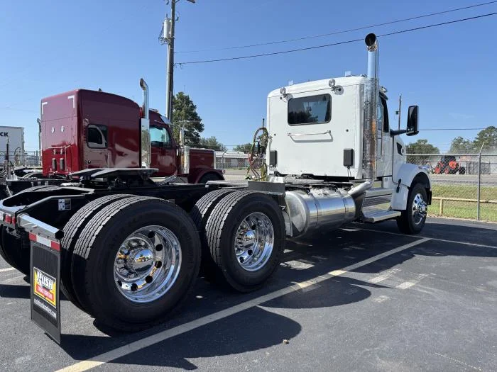 2027 Peterbilt 567 — photo 8