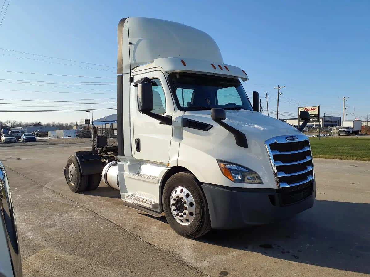 2020 Freightliner Cascadia - image 3