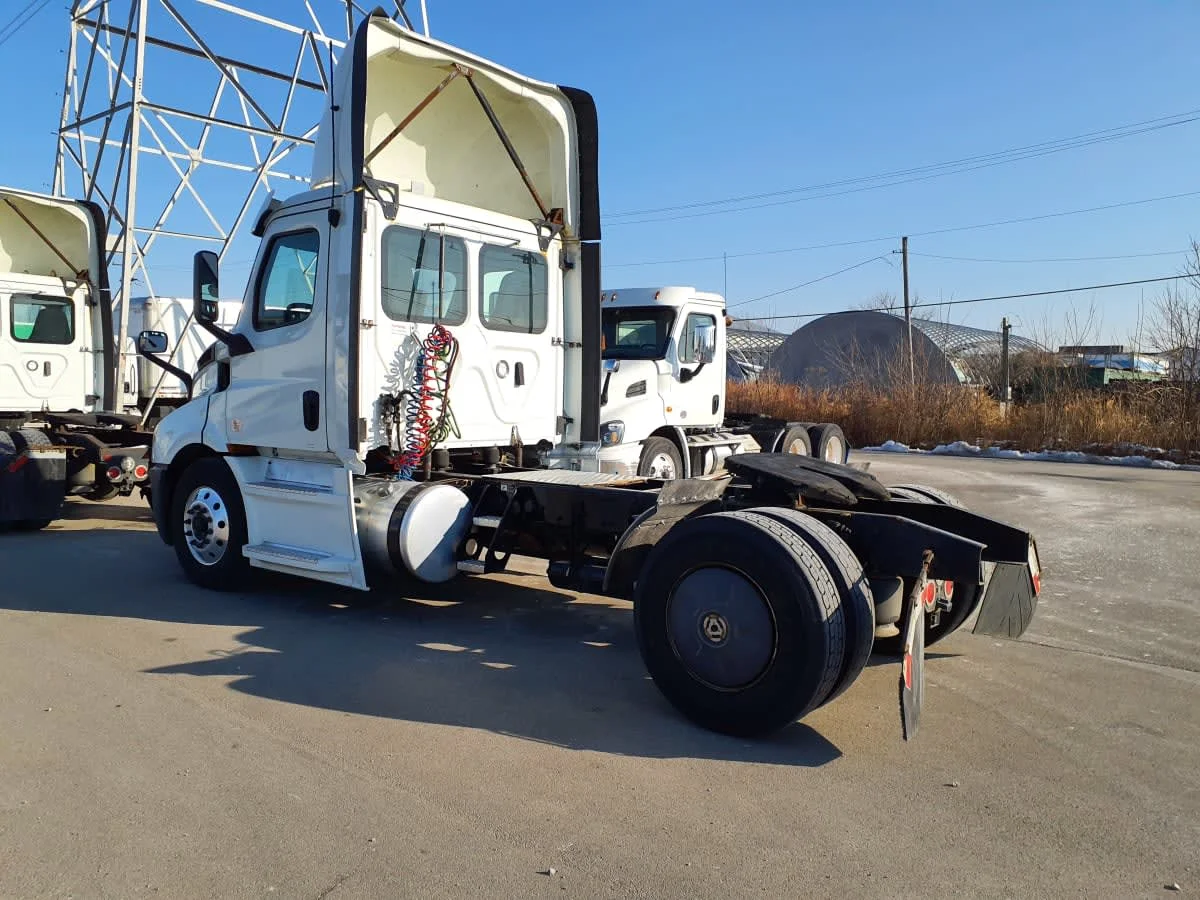 2020 Freightliner Cascadia - image 6