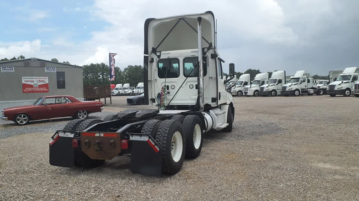 2019 Freightliner Cascadia in Birmingham, AL — photo 4