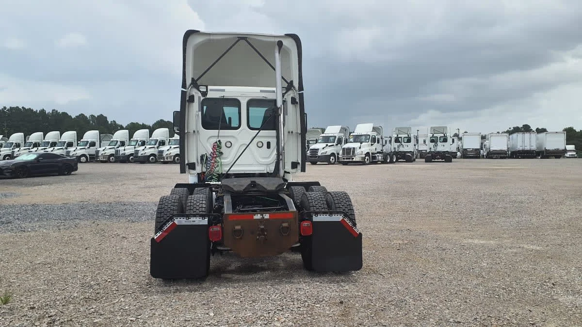 2019 Freightliner Cascadia in Birmingham, AL — photo 5