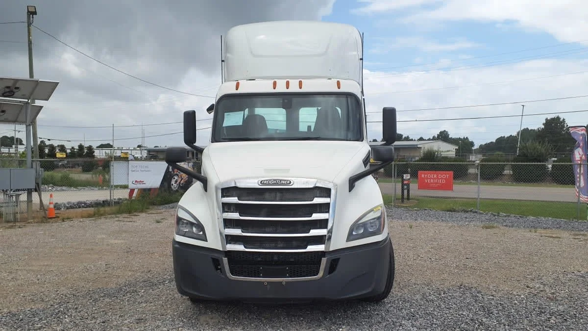 2019 Freightliner Cascadia in Birmingham, AL — photo 2