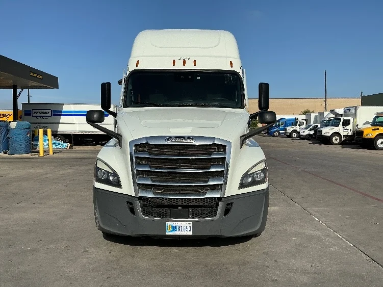 2021 Freightliner Cascadia in Garland, TX — photo 2