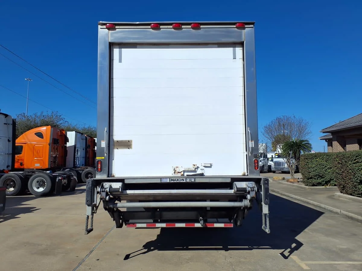2019 Freightliner M2 106 - image 5