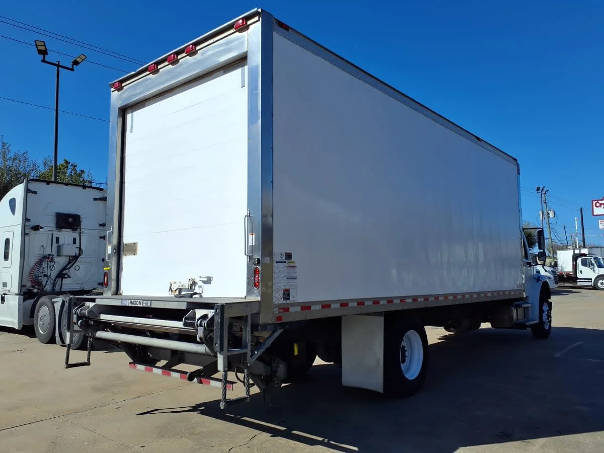 2019 Freightliner M2 106 - image 4