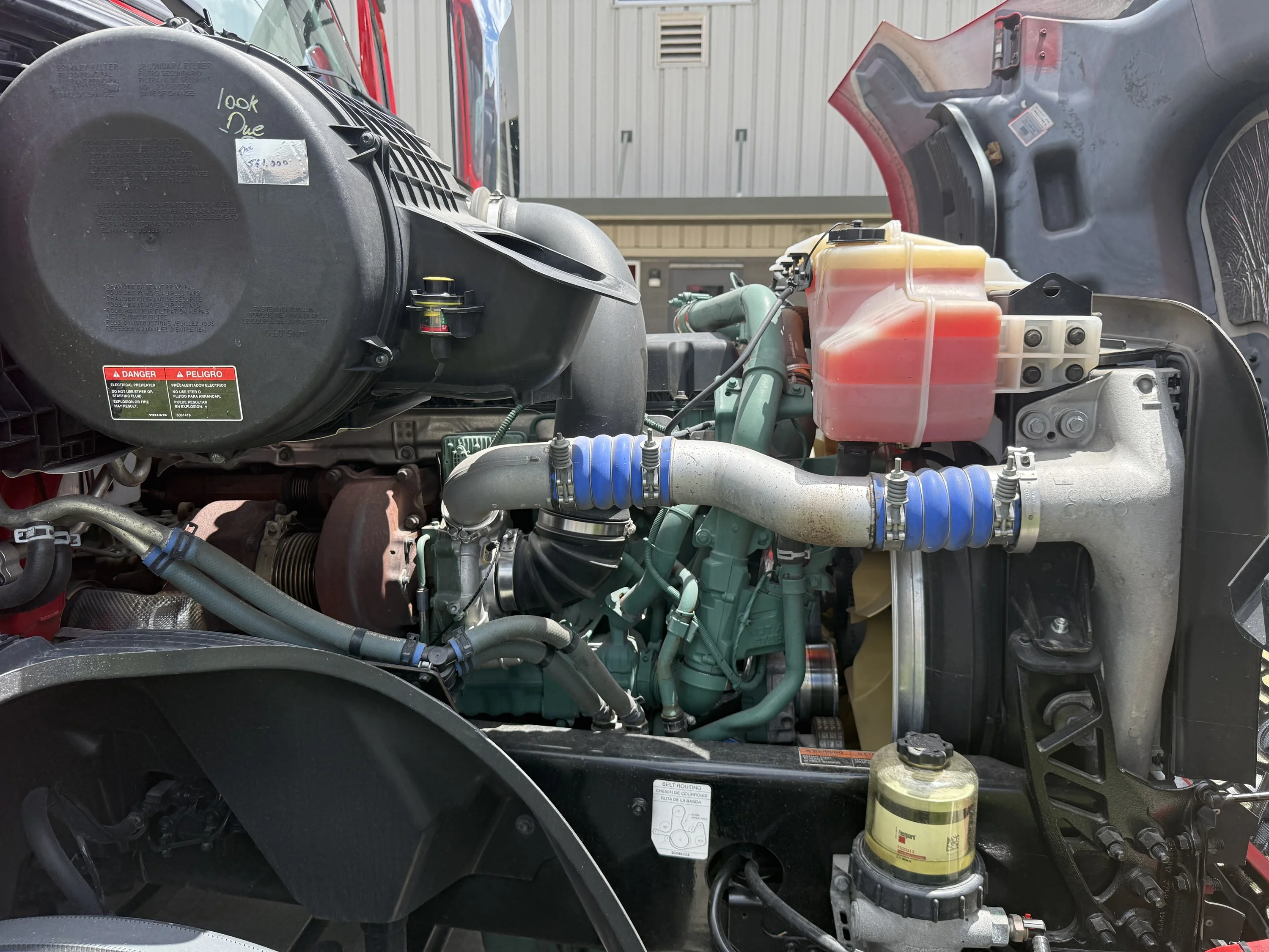 2024 Volvo VNL 860 in Clarksville, TN — photo 36