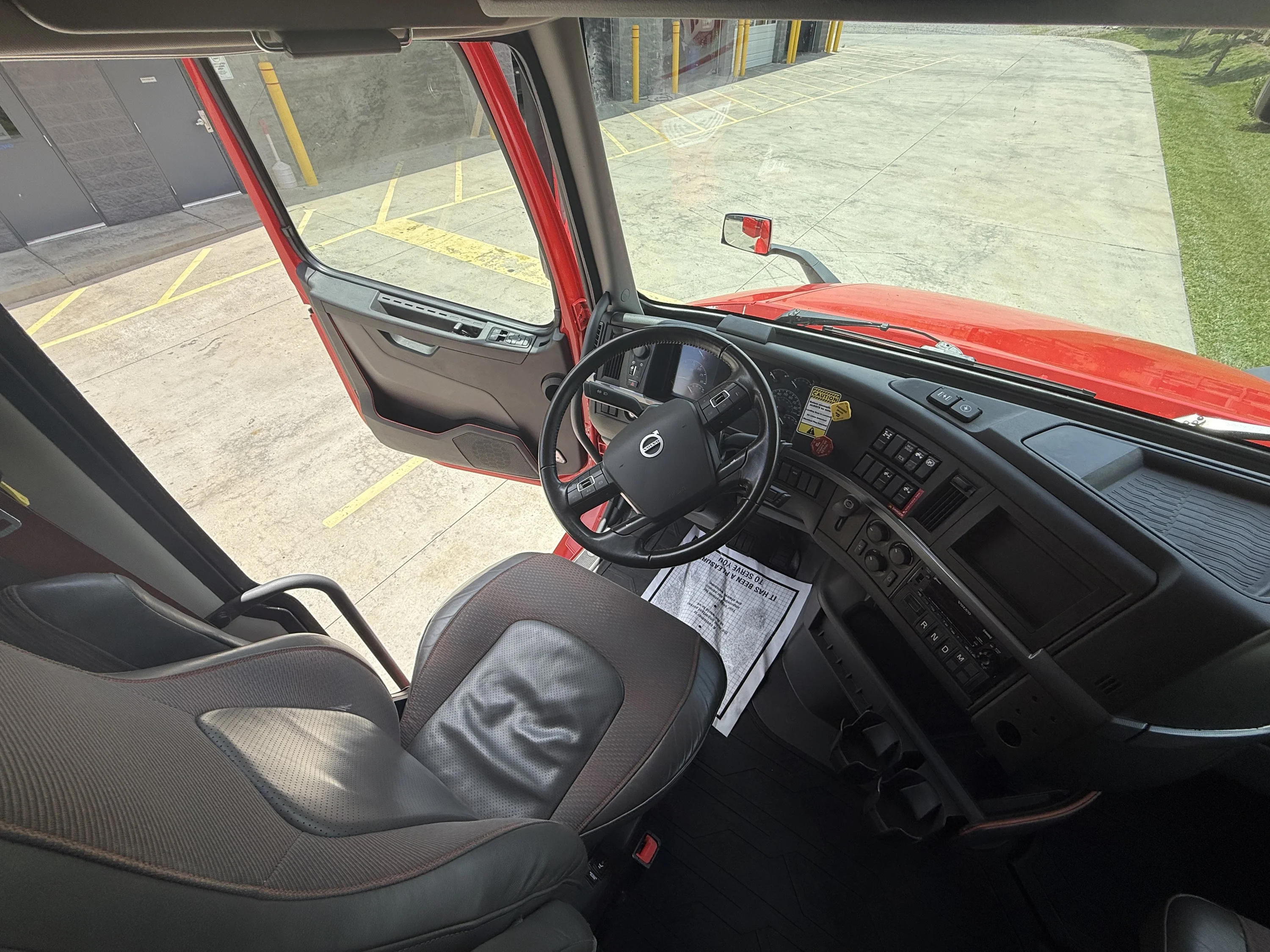 2024 Volvo VNL 860 in Clarksville, TN — photo 26