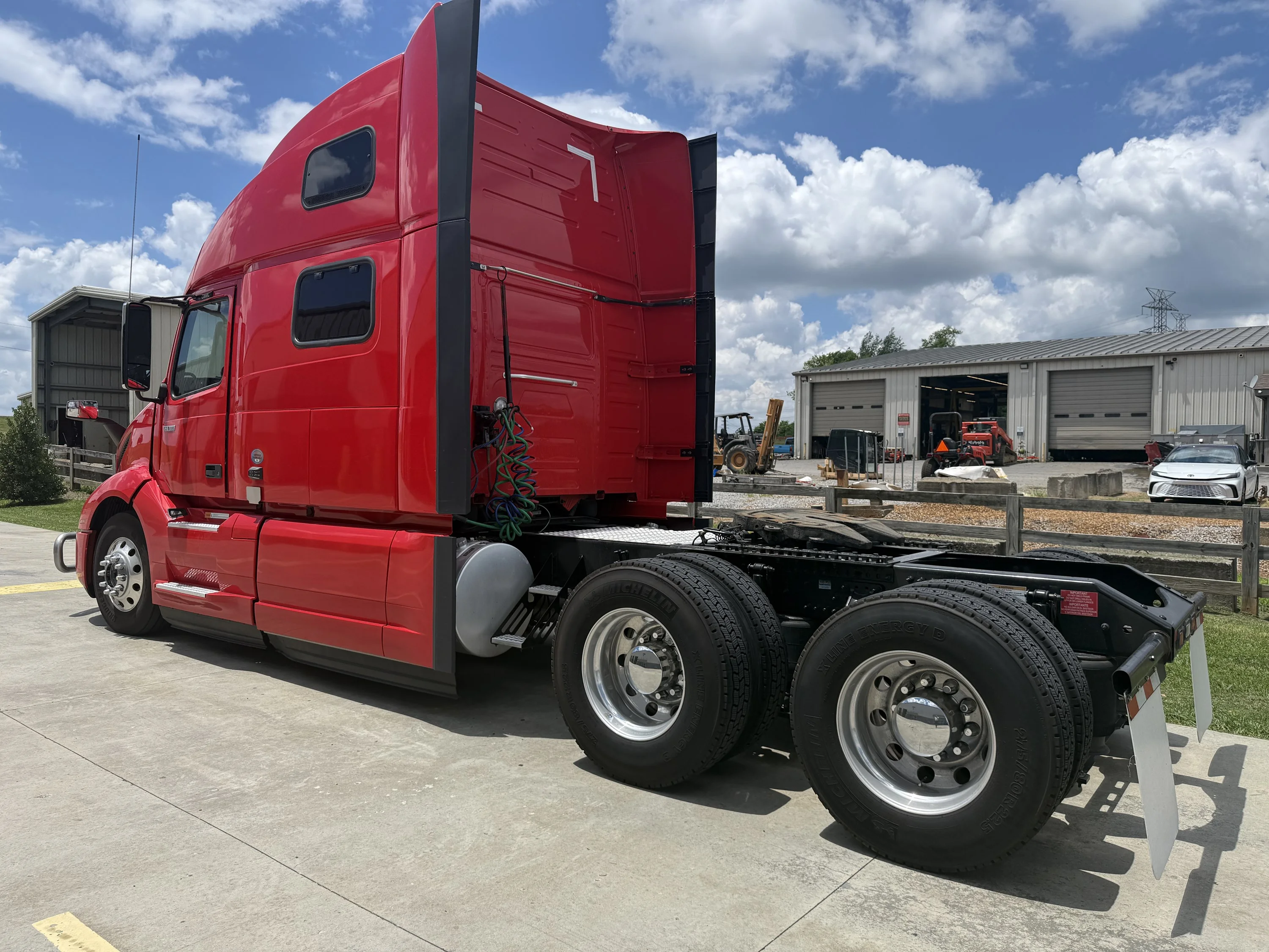 2024 Volvo VNL 860 in Clarksville, TN — photo 7