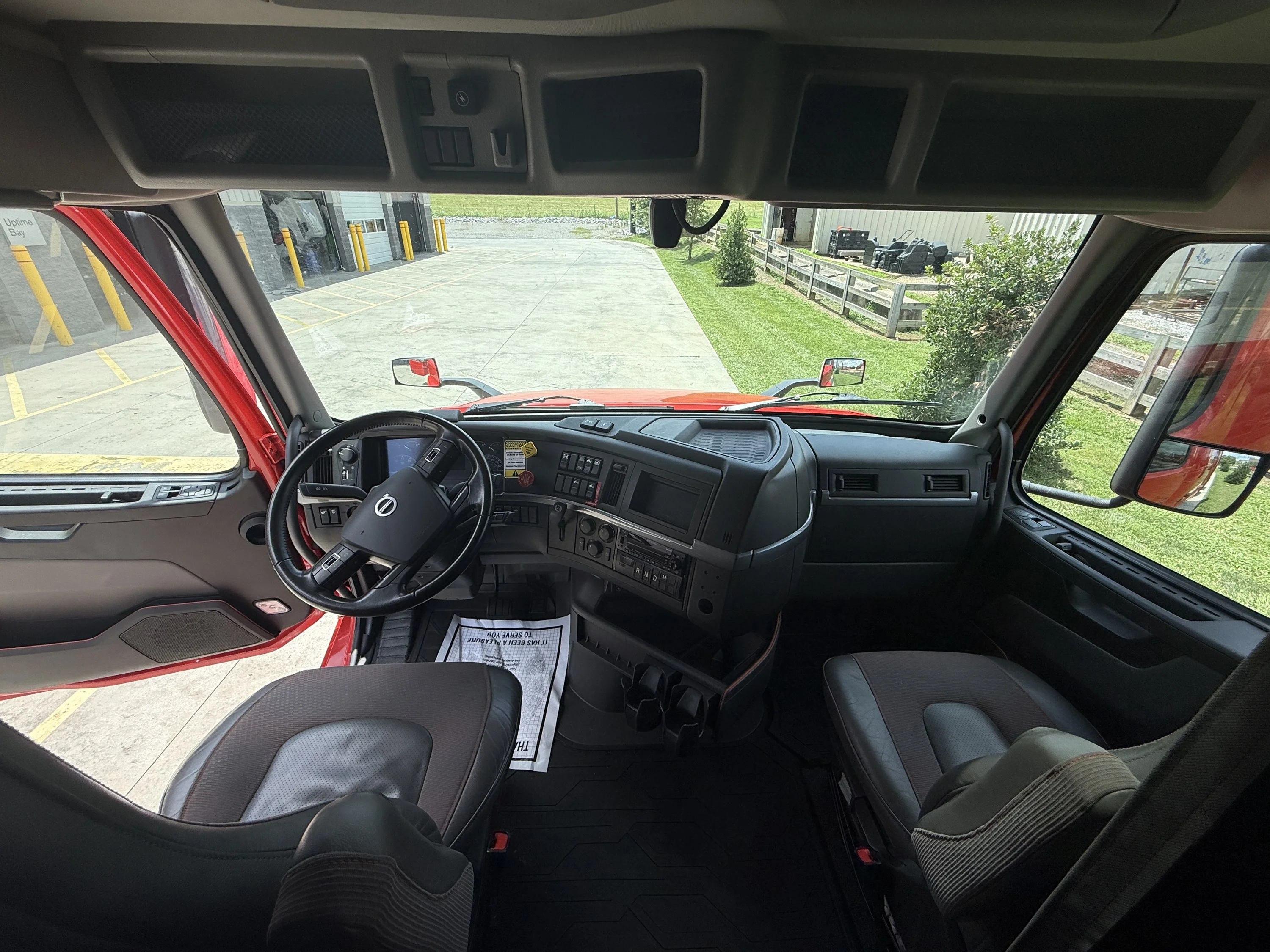 2024 Volvo VNL 860 in Clarksville, TN — photo 23