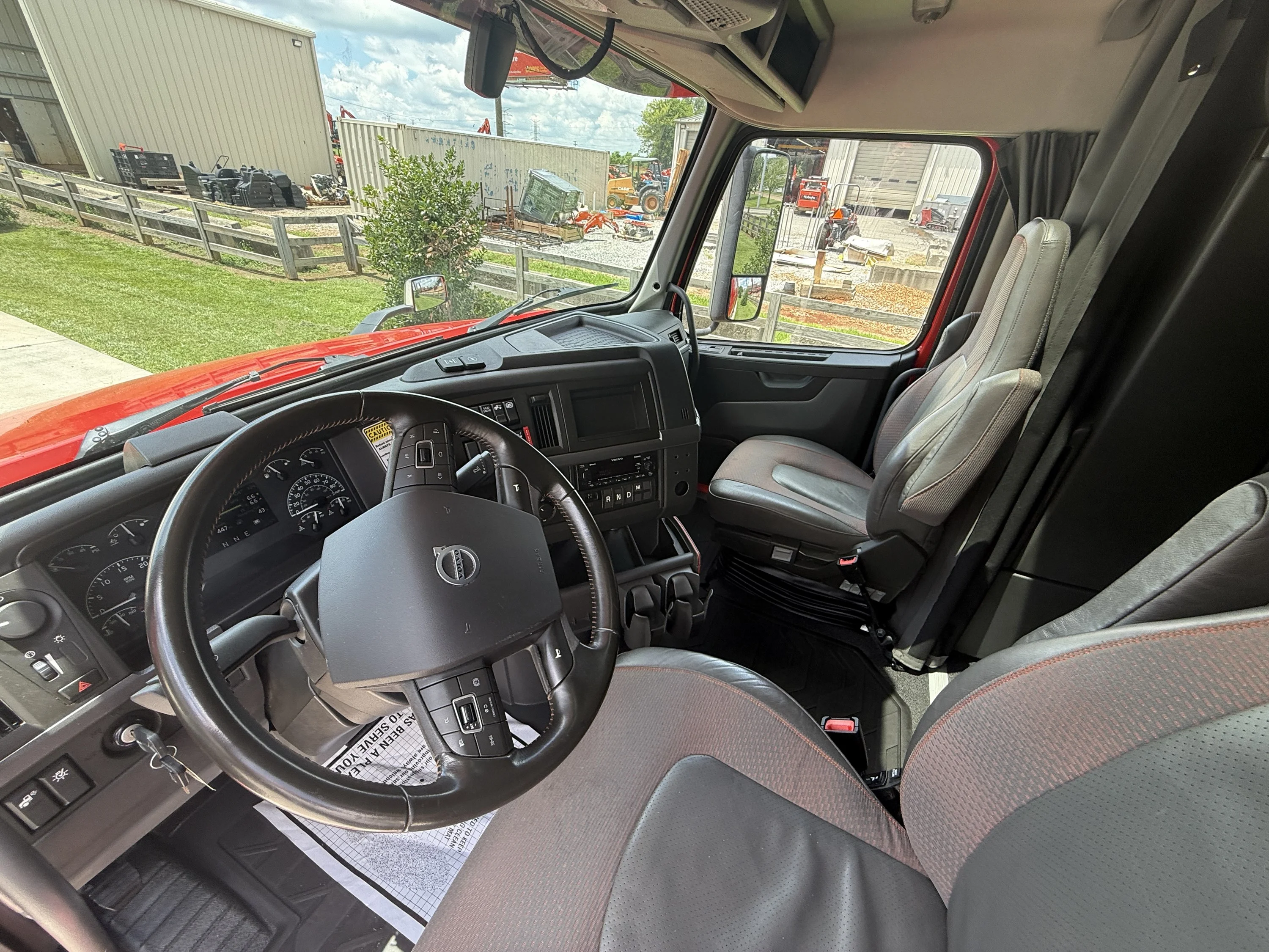 2024 Volvo VNL 860 in Clarksville, TN — photo 33