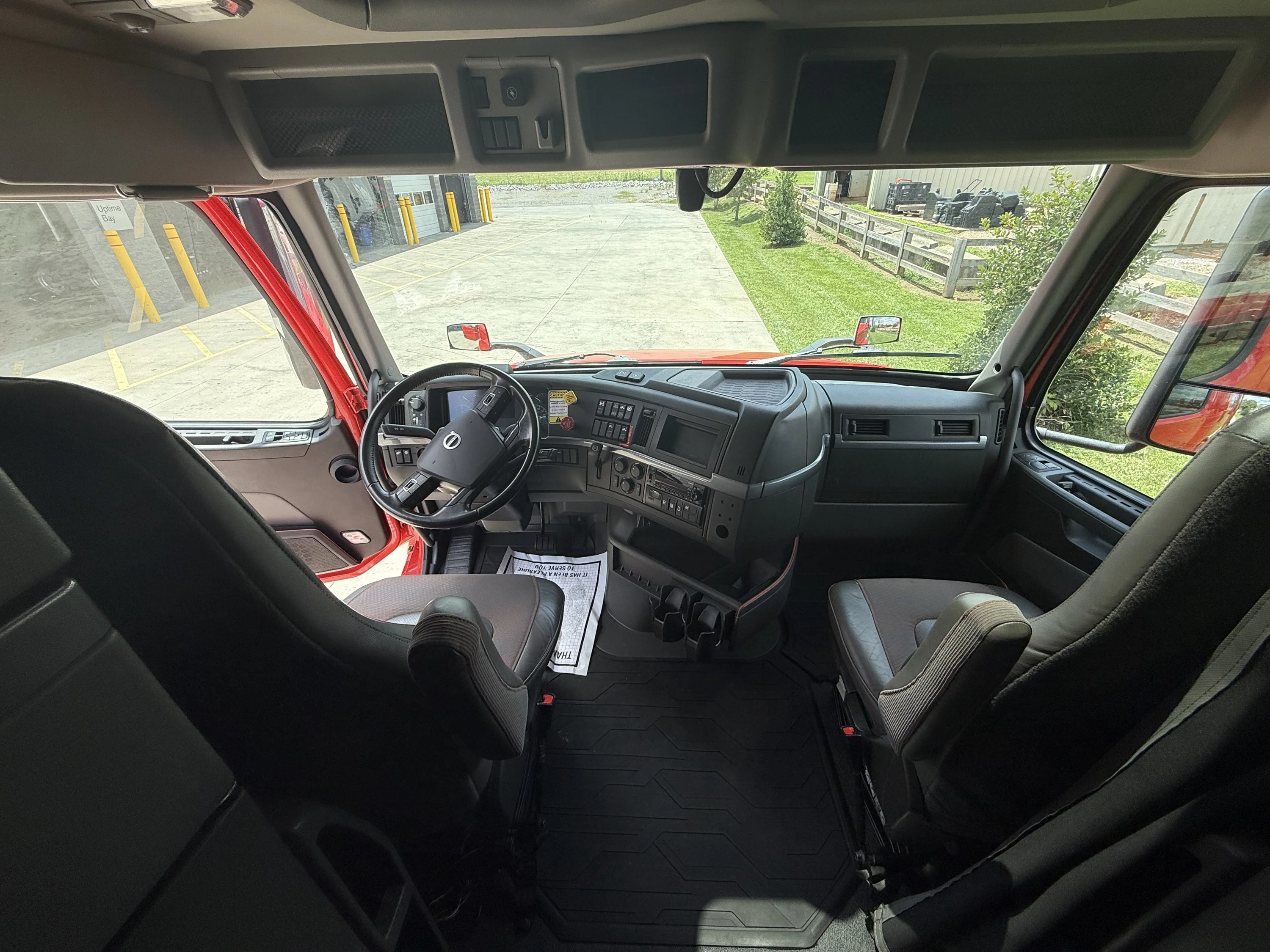 2024 Volvo VNL 860 in Clarksville, TN — photo 24