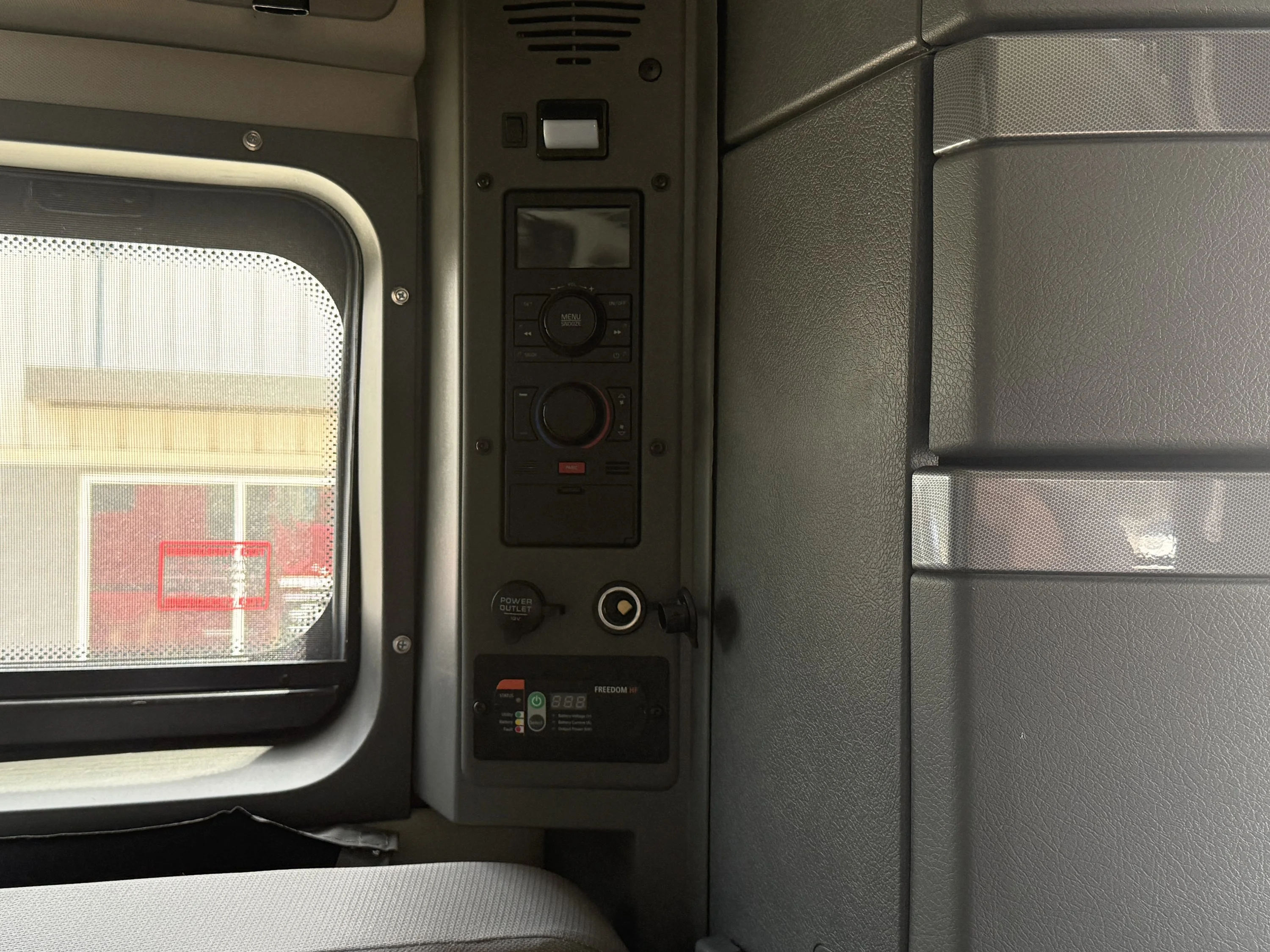 2024 Volvo VNL 860 in Clarksville, TN — photo 21