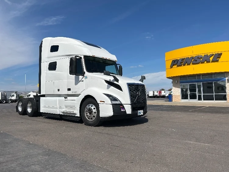 2022 Volvo VNL 760 in Dallas, TX
