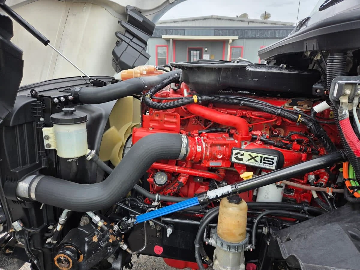 2019 International LT in St. Rose, LA — photo 8