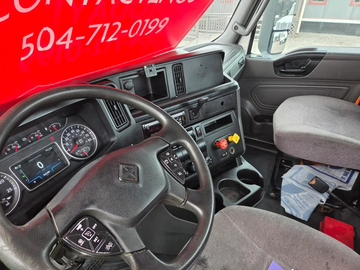2019 International LT in St. Rose, LA — photo 7