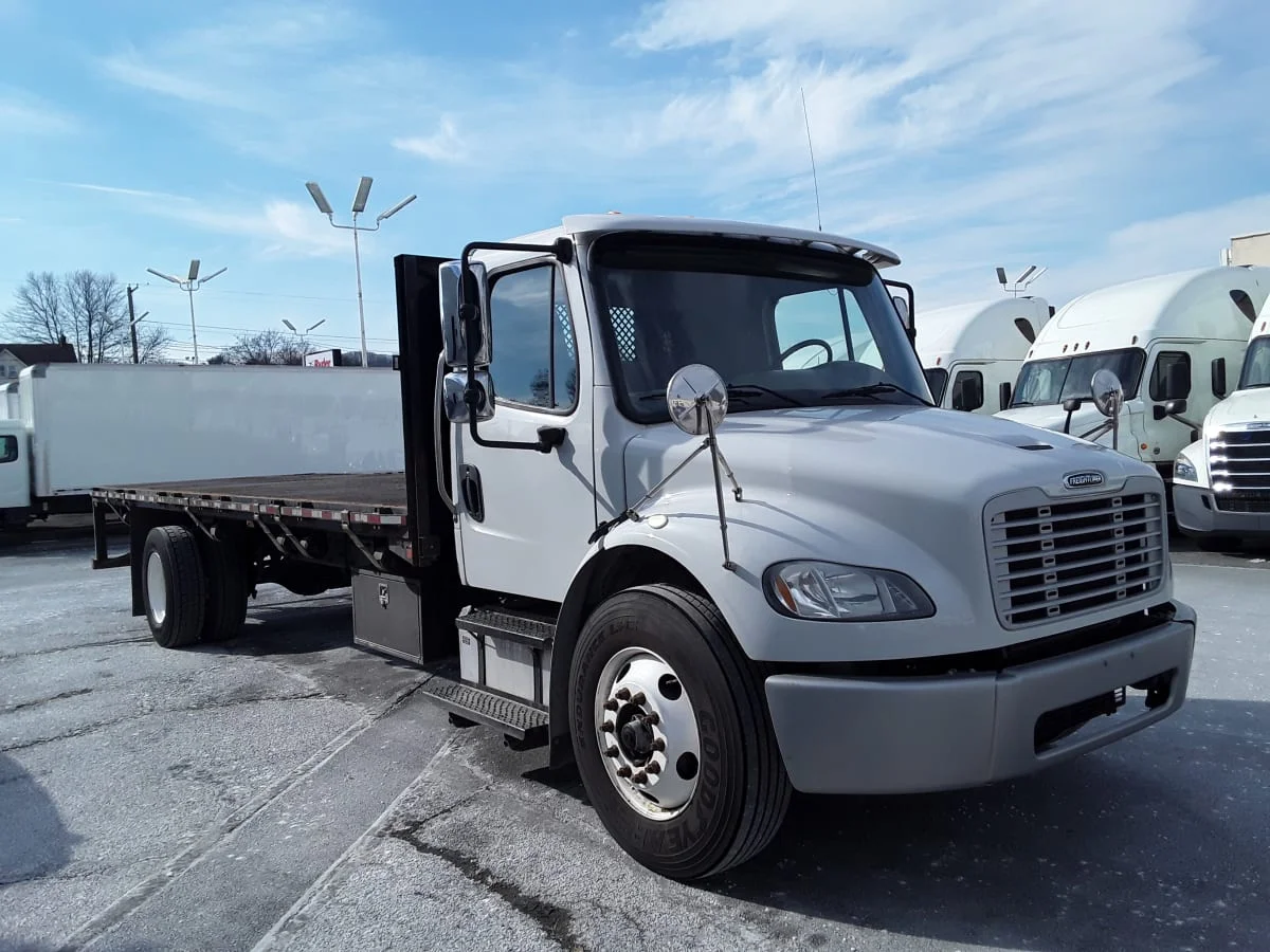 2017 Freightliner M2 106 - image 3