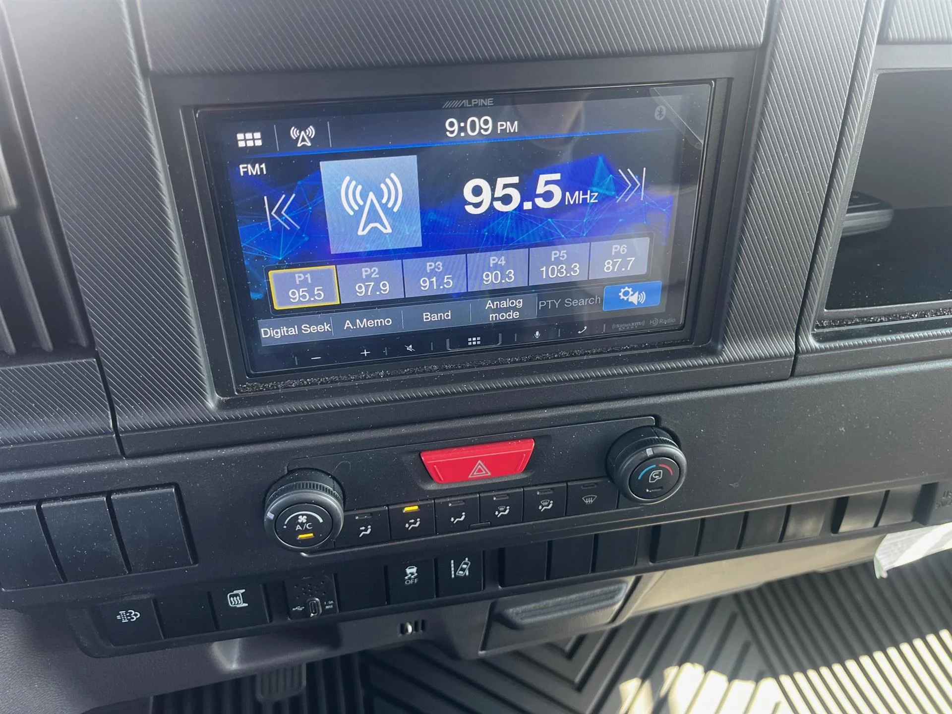 2026 Isuzu NRR in Inver Grove Heights, MN — photo 11